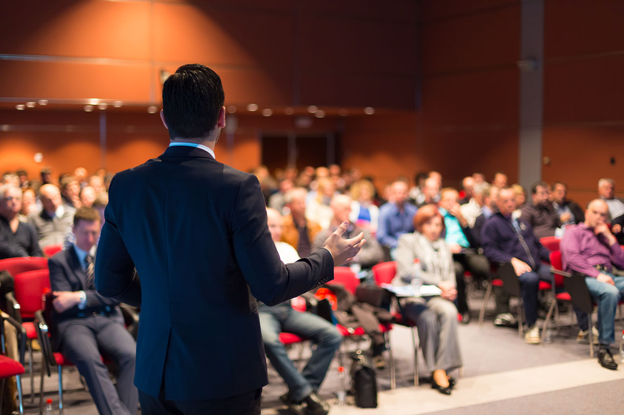 Comunicação empresarial – reuniões eficientes e apresentações para grandes públicos